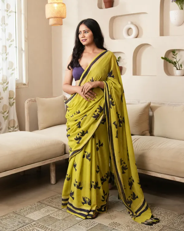 Green_Cotton_Lovebird_H_Block_Printed_Mul_Saree_With_Tassels_For_Women